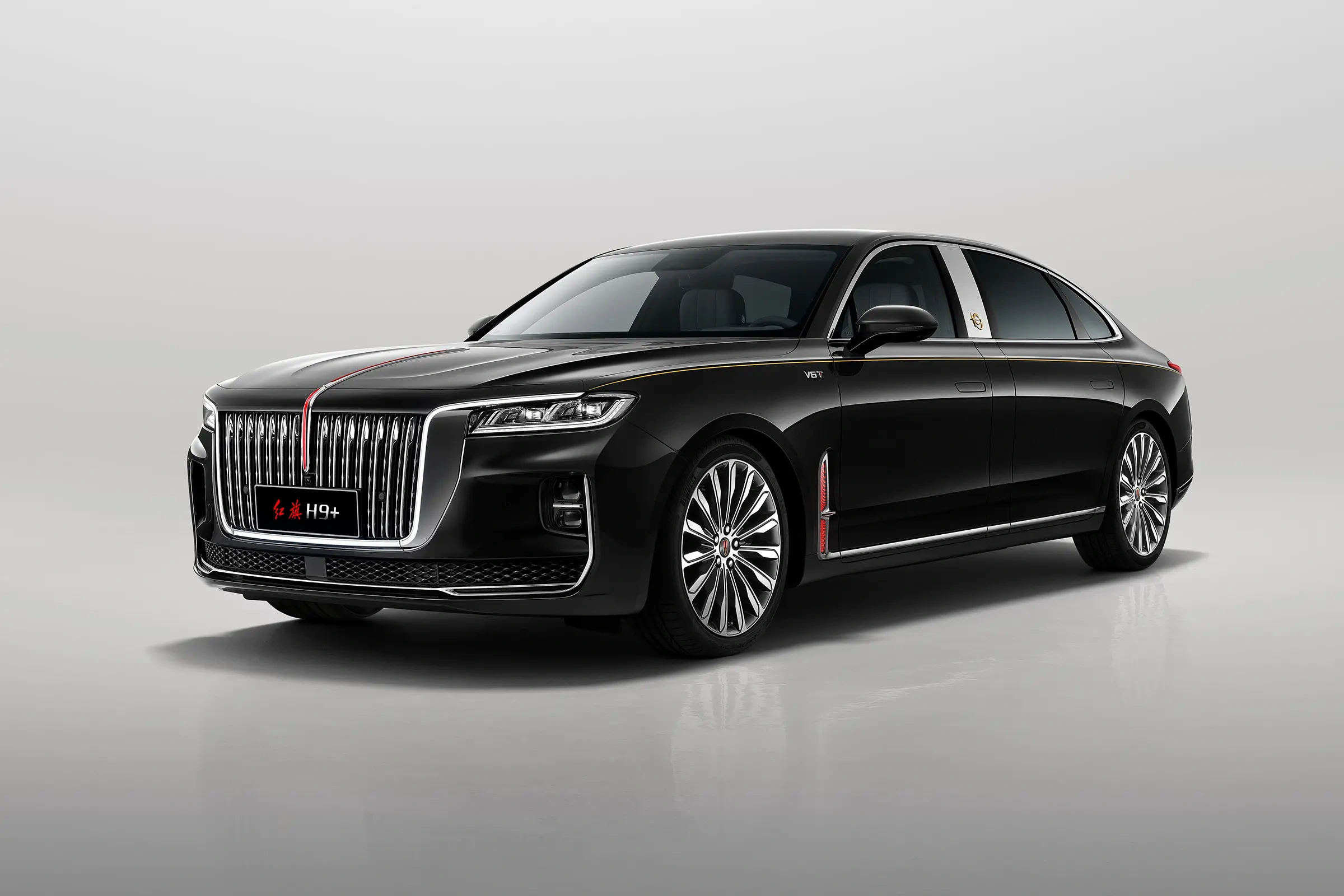 Hongqi H9 ఇంధన వాహనం డ్రైవర్లకు అద్భుతమైన డ్రైవింగ్ అనుభవాన్ని అందిస్తుంది